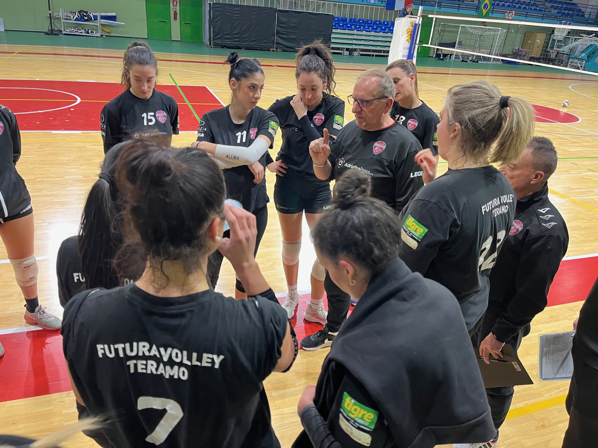 Coach Collavini e squadra